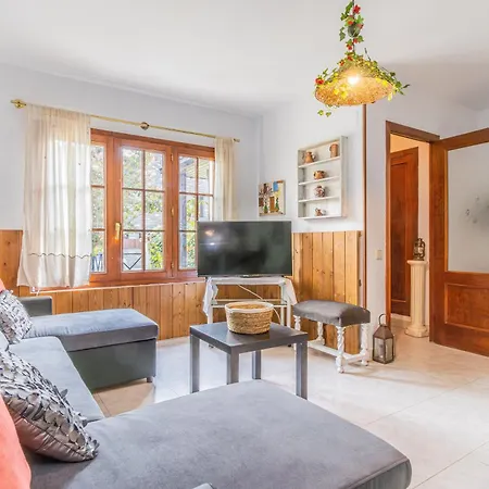 Mountain Escape For Families & Friends In Pyrenees Chalet *