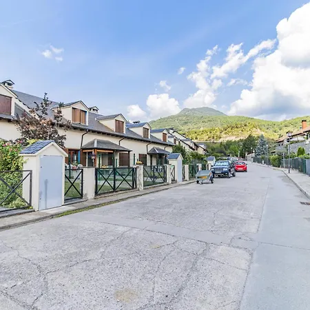 Mountain Escape For Families & Friends In Pyrenees